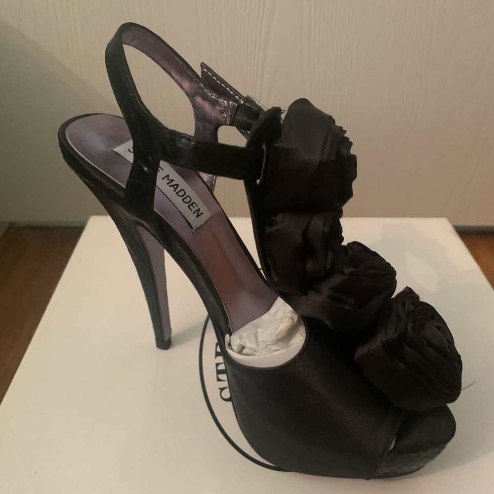 Steve Madden Dyno Rose Eve Sandal NIB size 6M